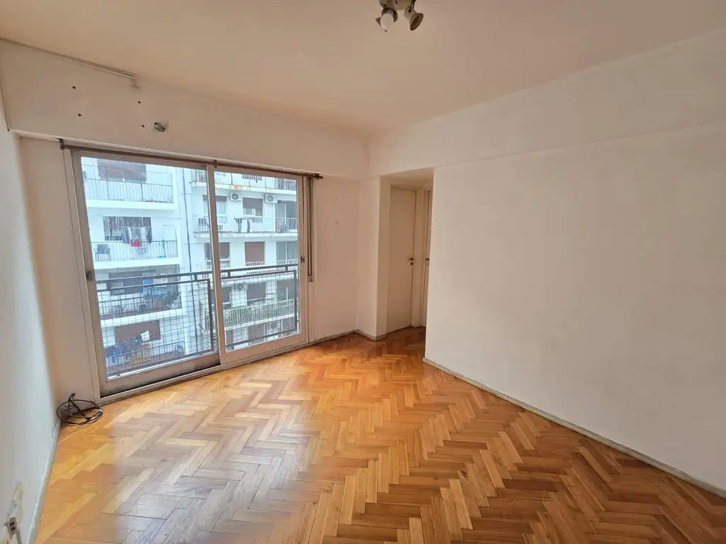 2 ambientes con balcón francés
