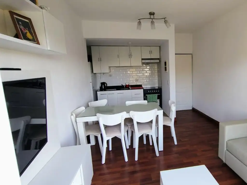 2-room unit, balcony and parking