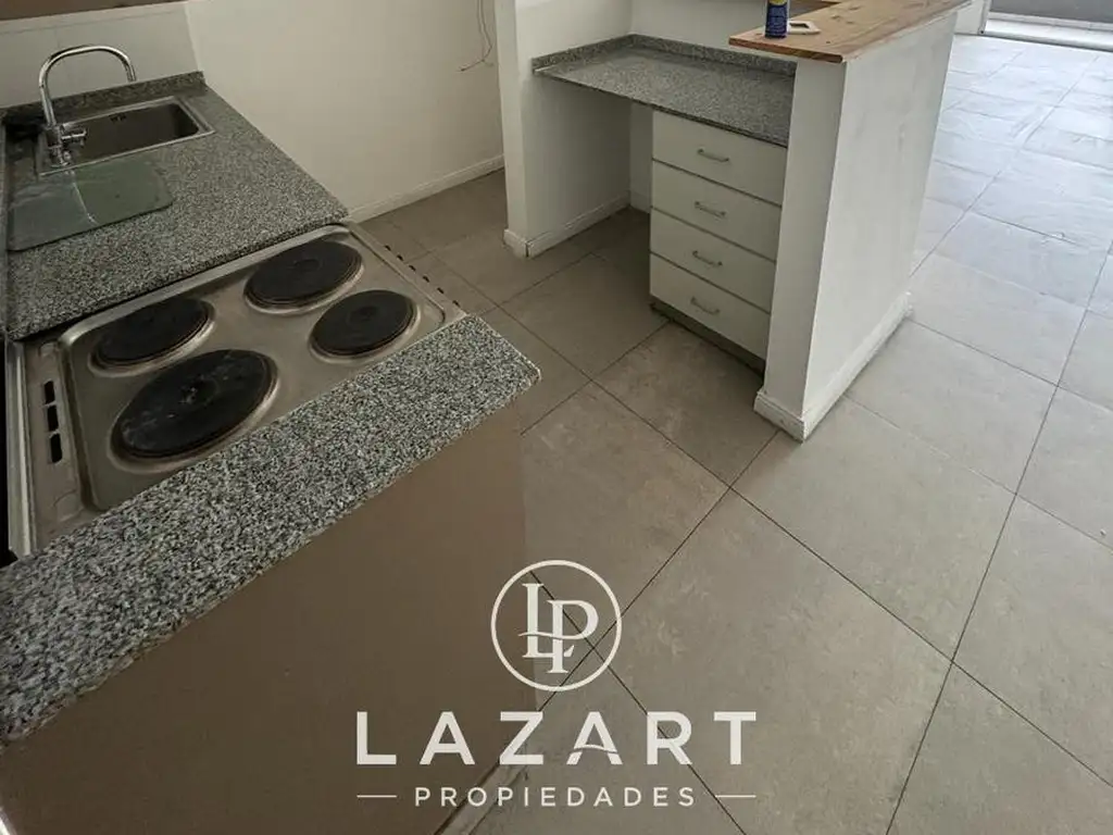 1 ambiente, balcón y cochera