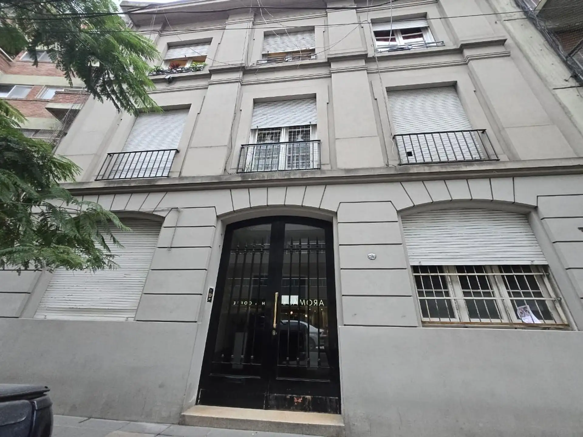 Front-facing studio with A/C