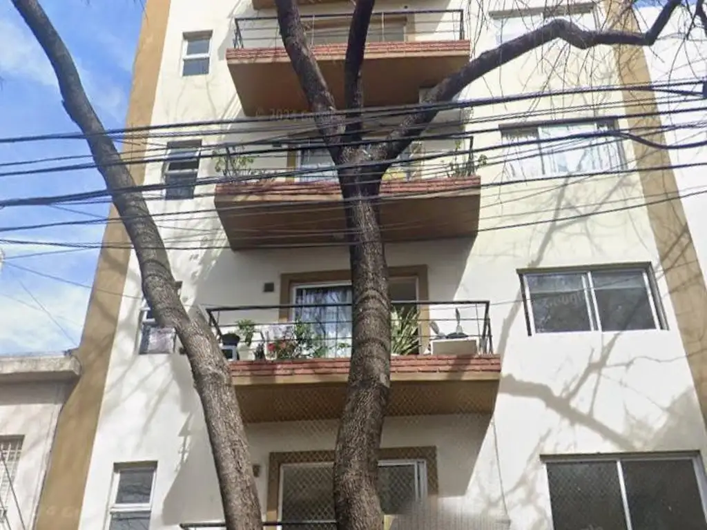 Contrafrente con balcón, Villa Urquiza