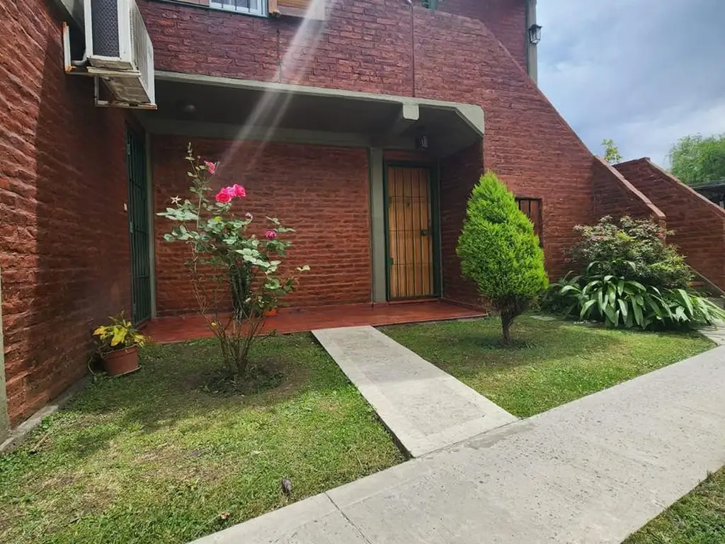 2 ambientes con patio y parrilla