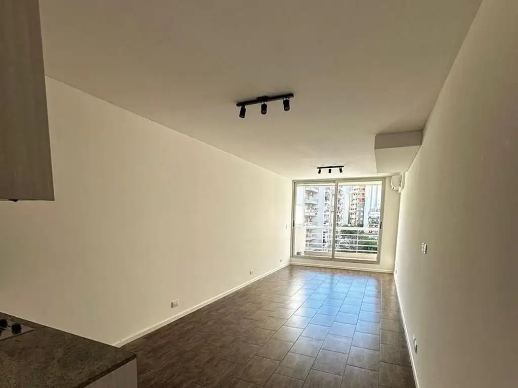 1 ambiente con amenities y balcón