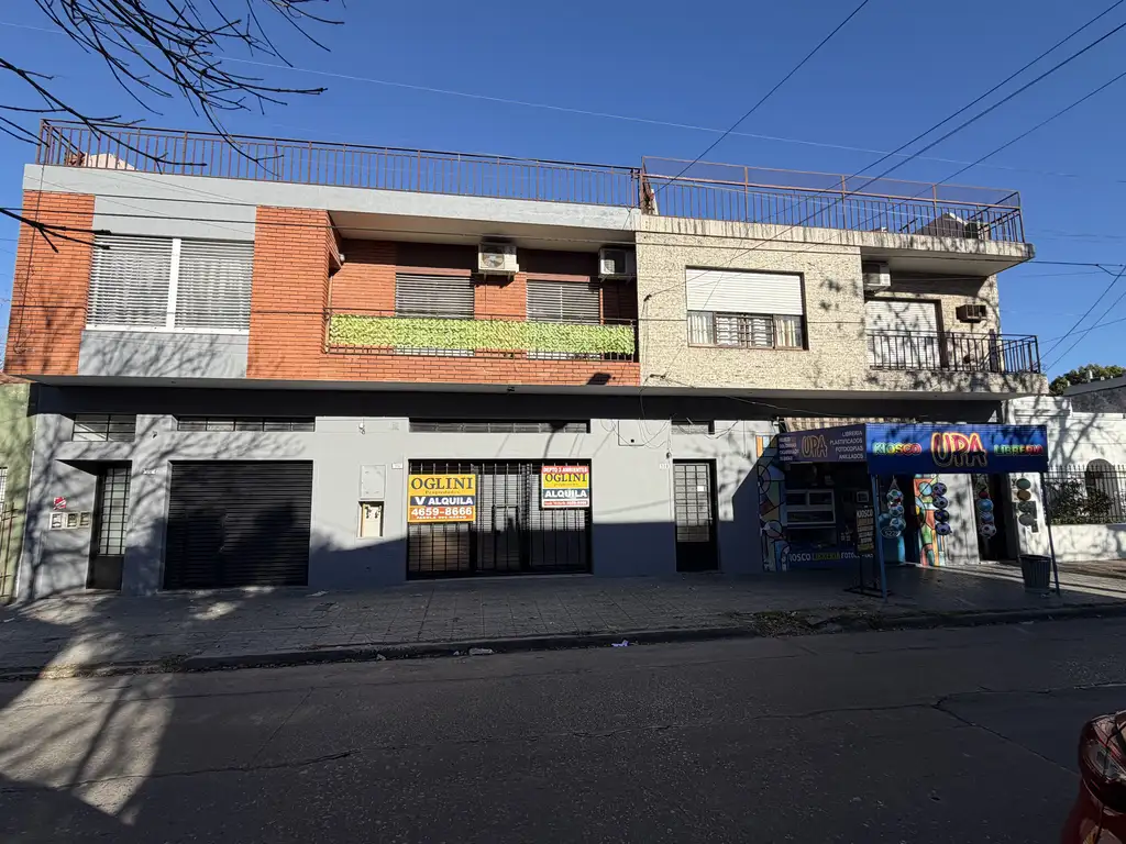 Planta baja con patio compartido