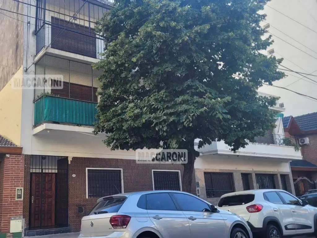 3 ambientes, balcón al frente