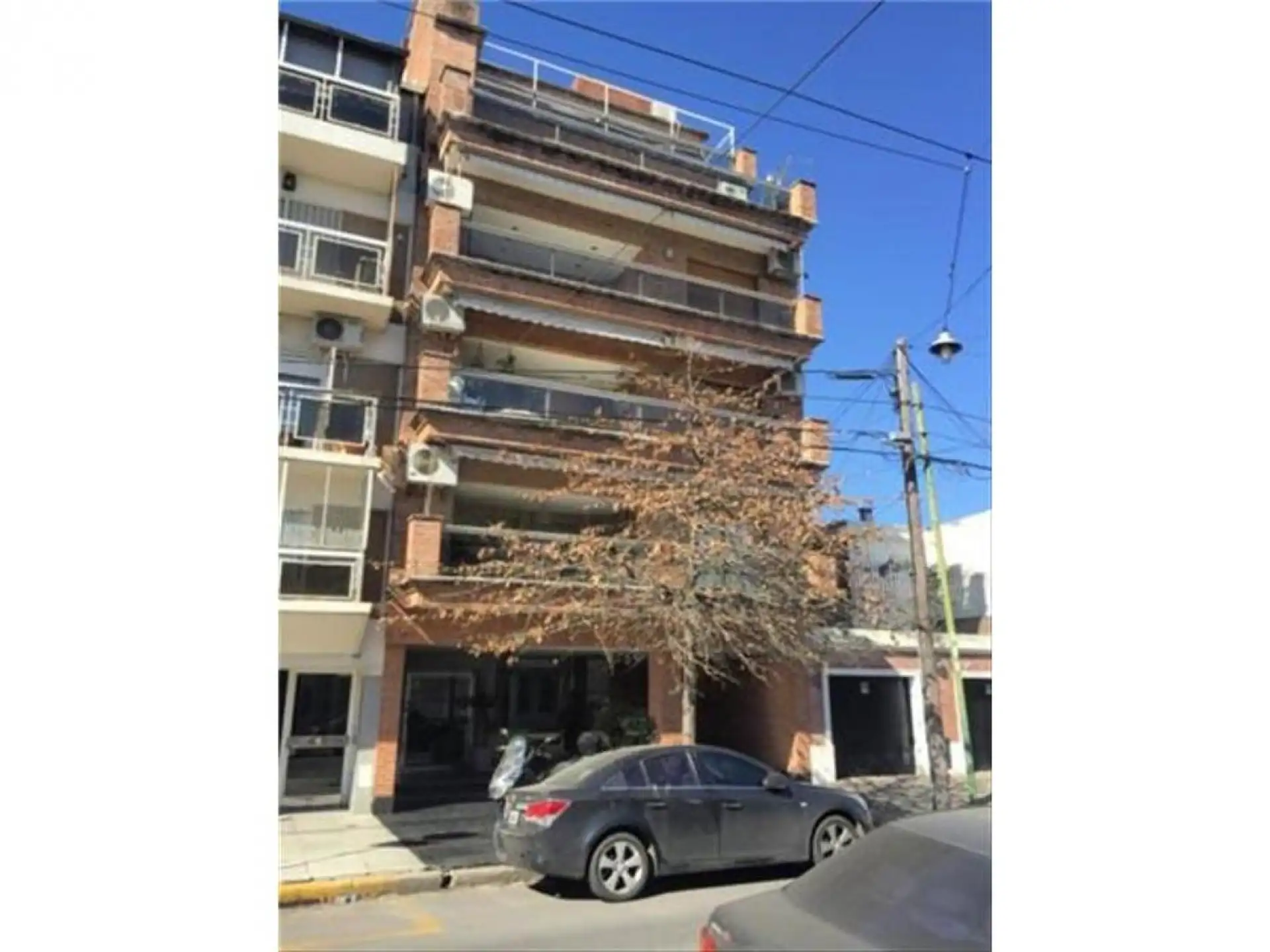 1 dormitorio en suite, balcón terraza