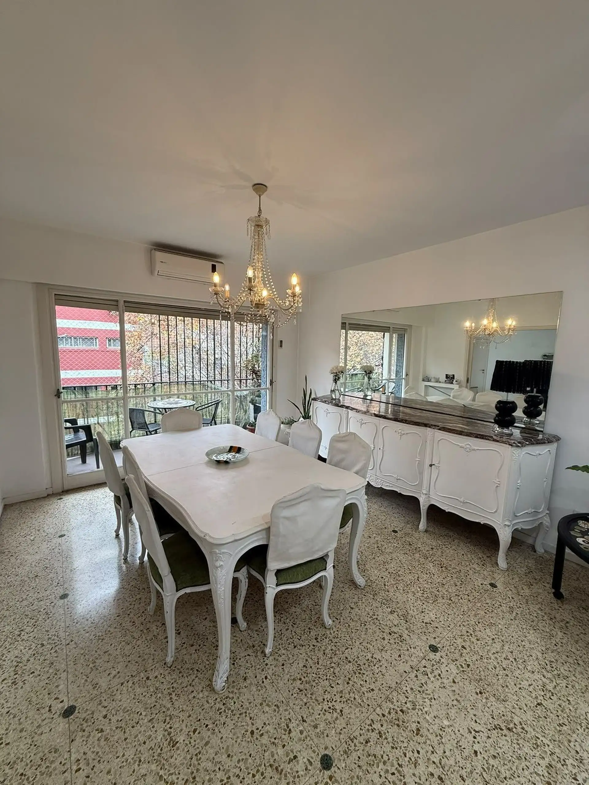 3-bedroom apartment with balcony