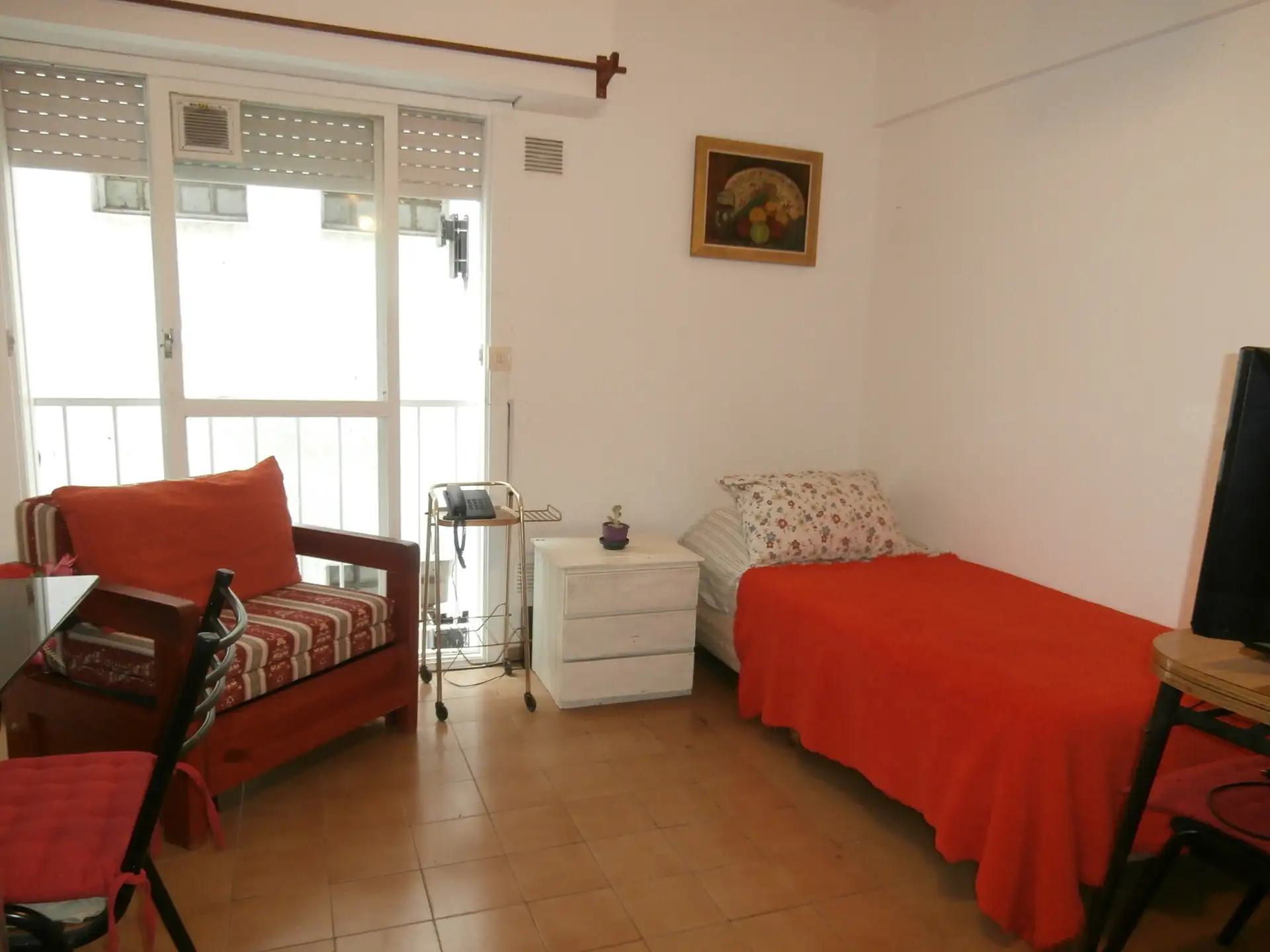 Furnished 6th-floor studio