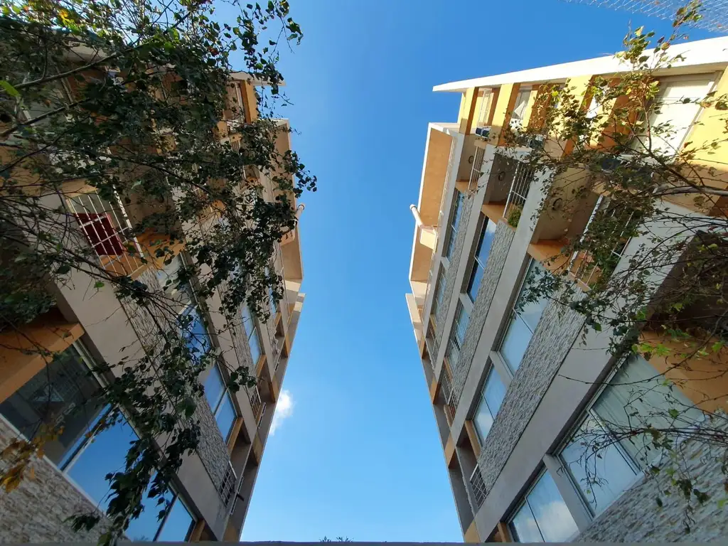 2-room apt, dual AC
