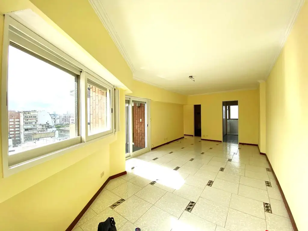 Balcón y 2 dormitorios
