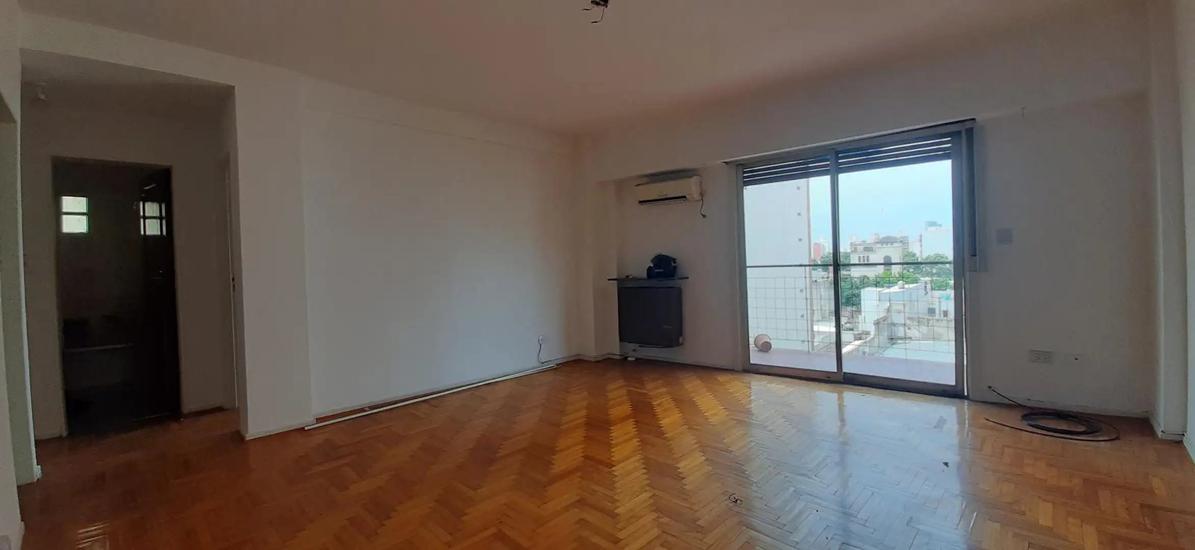 7° piso con balcón y parquet