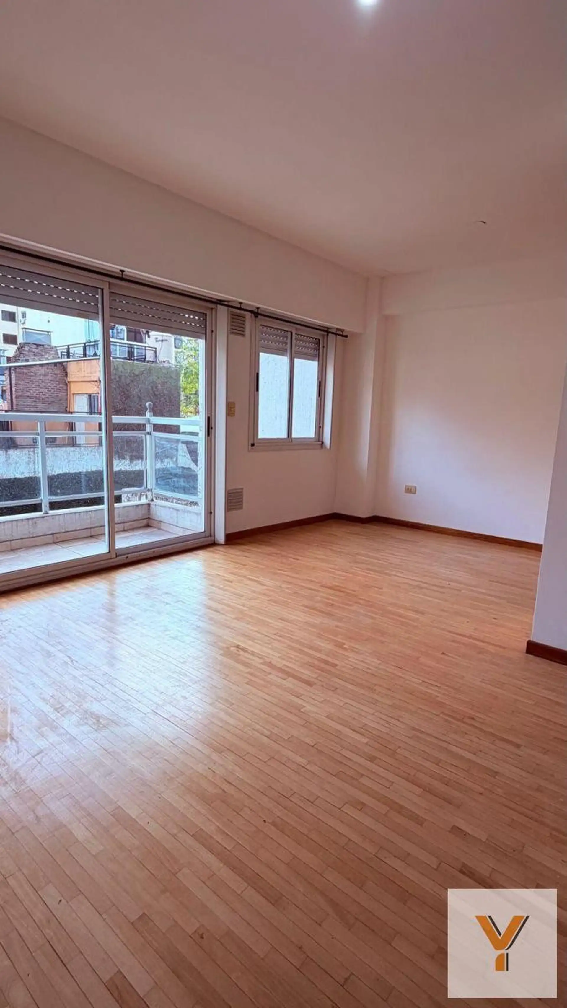 Monoambiente con balcón norte