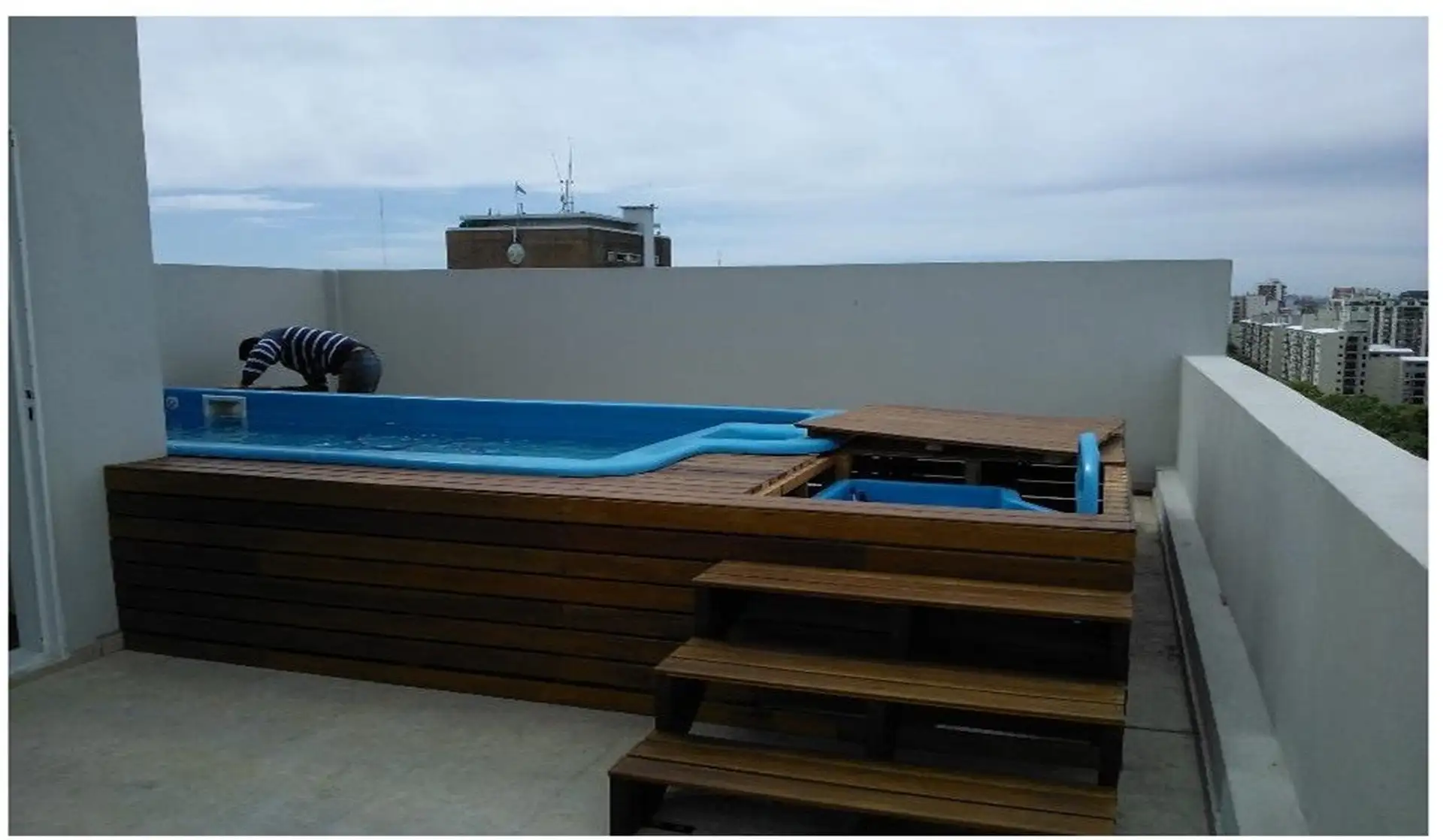 Front-facing studio with jacuzzi