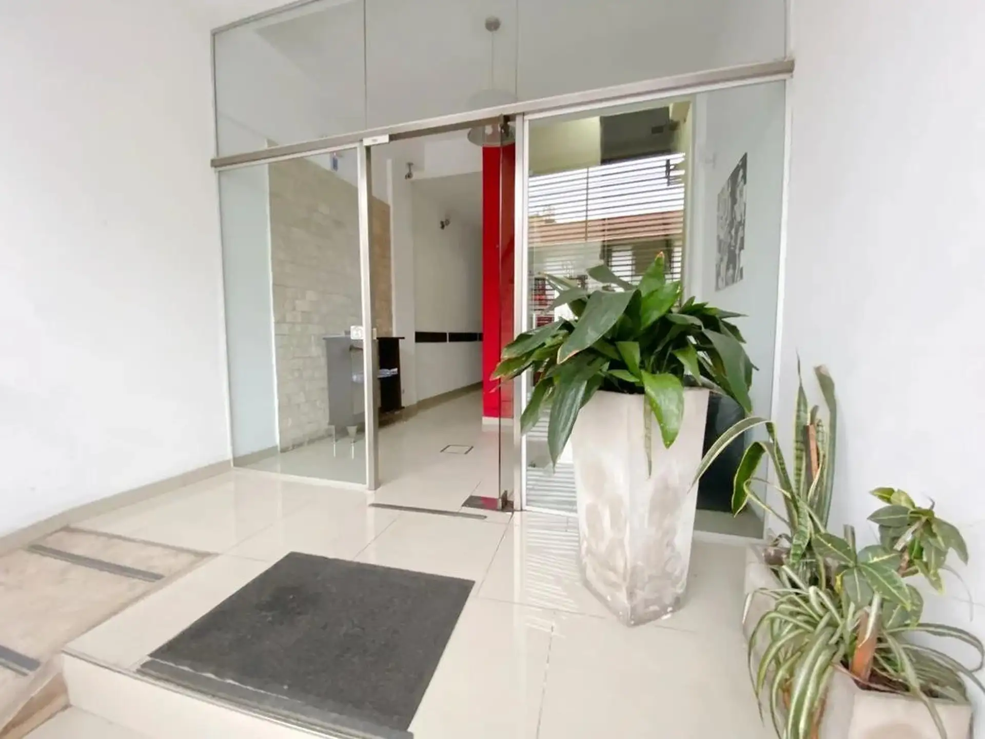 2 ambientes con escritorio y cochera