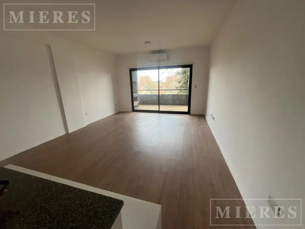 Studio with balcony and grill