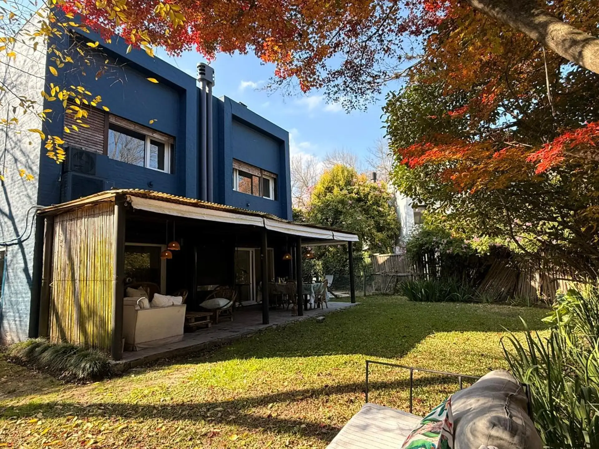 Casa com piscina e churrasqueira