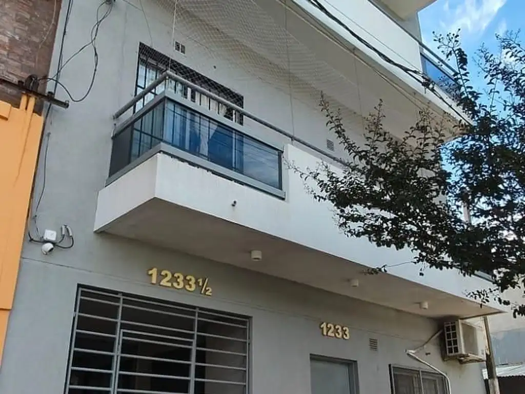 Balcón cruzado, cocina integrada