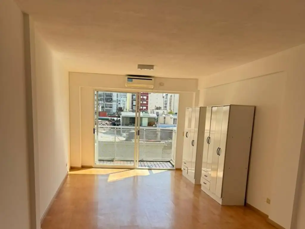 4° piso con balcón