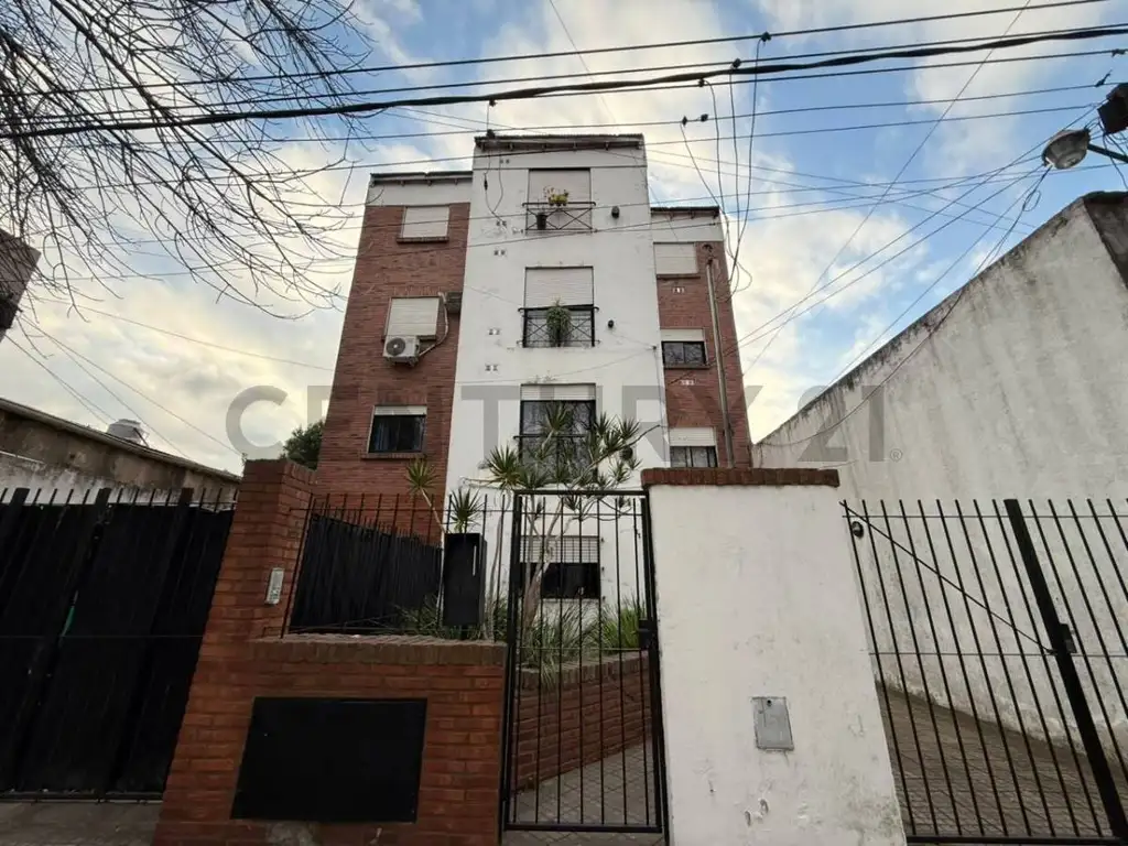 1 dormitorio, cochera descubierta
