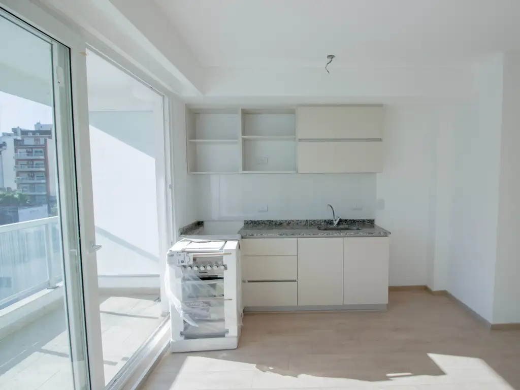 Monoambiente 5° piso con balcón