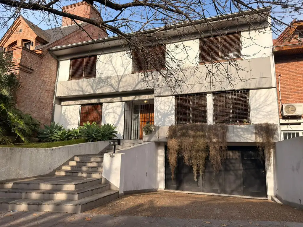 House with garden and pool