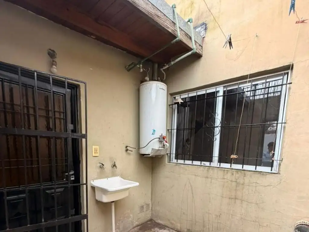1 quarto, pátio pequeno, ar-condicionado