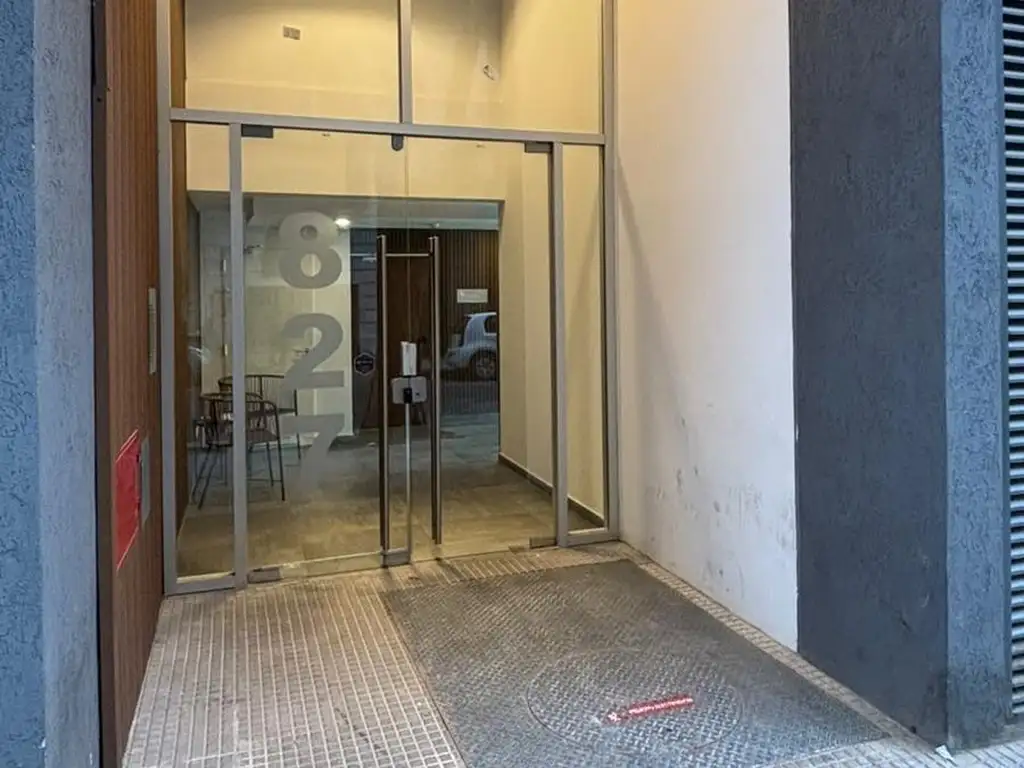 1 ambiente al frente con balcón