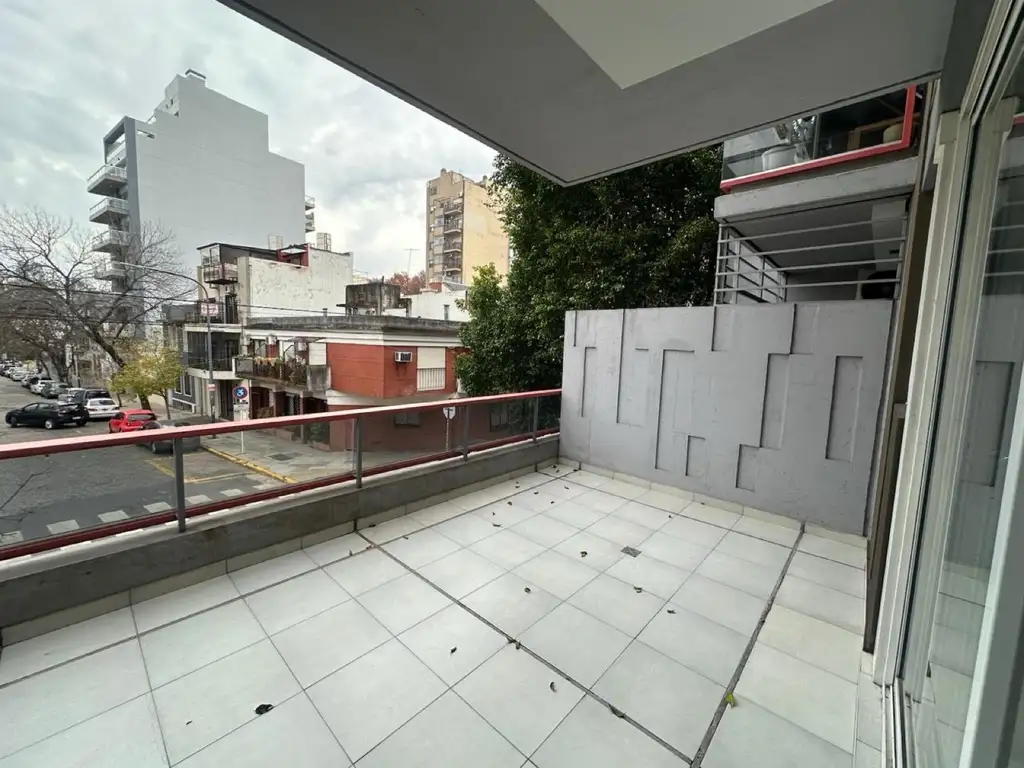 Monoambiente con balcón terraza