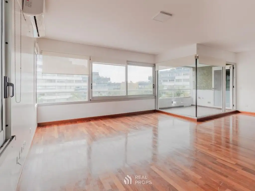 3-room unit with balcony and parking