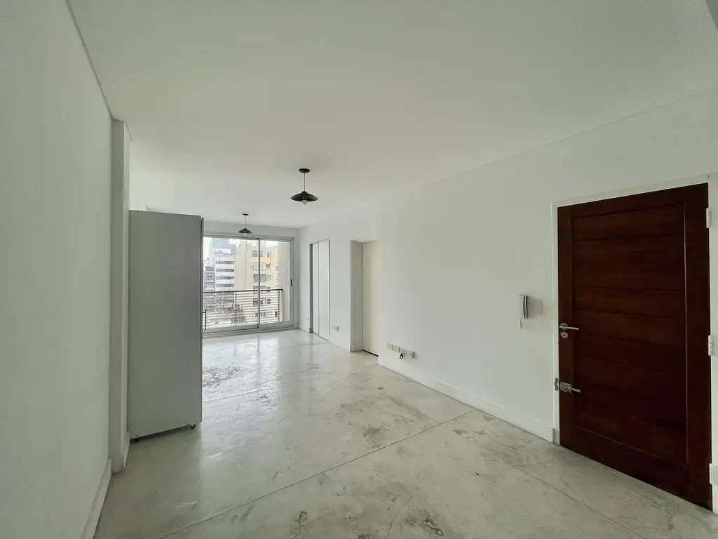 Monoambiente 7° piso con balcón