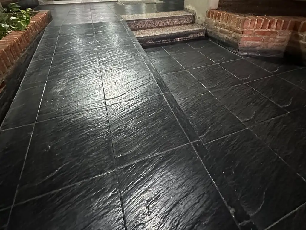 Monoambiente con balcón al contrafrente