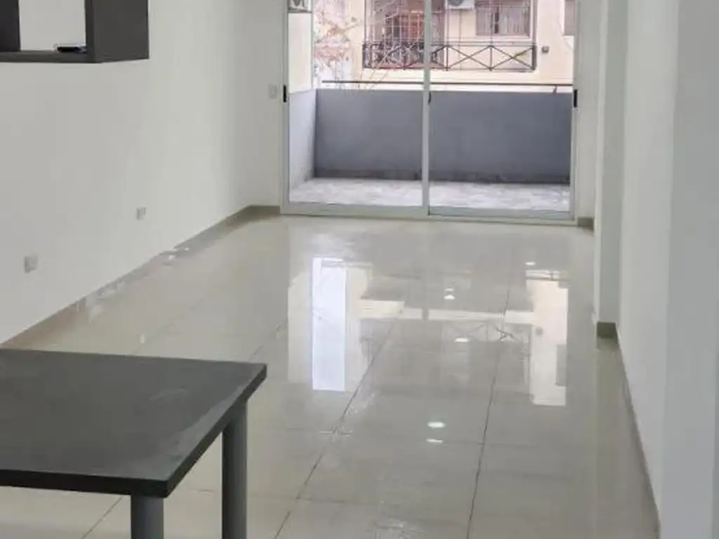 Norte, varanda e cozinha equipada