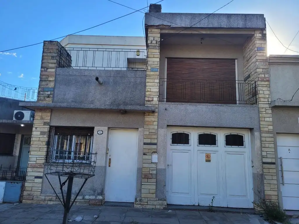 Дом в 2 уровня с патио