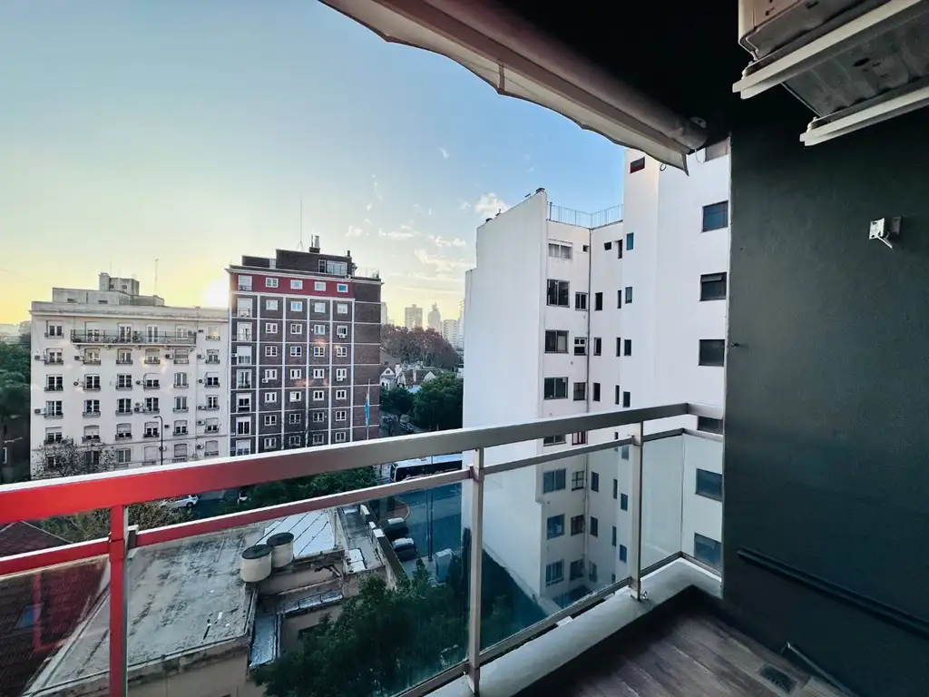 7° piso con balcón y cochera
