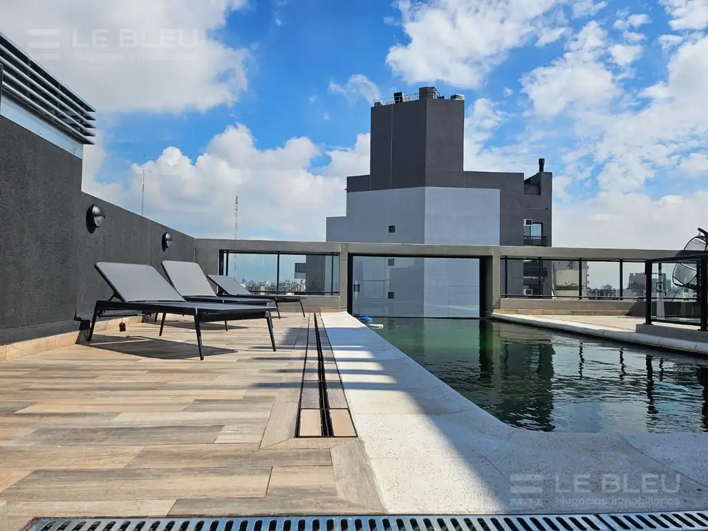 Chacarita, balcony and amenities