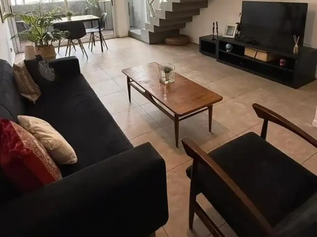 2 dormitorios con balcón