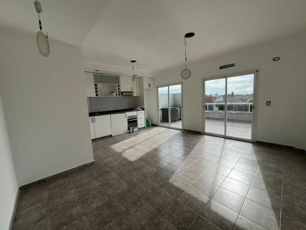 4° piso con balcón terraza