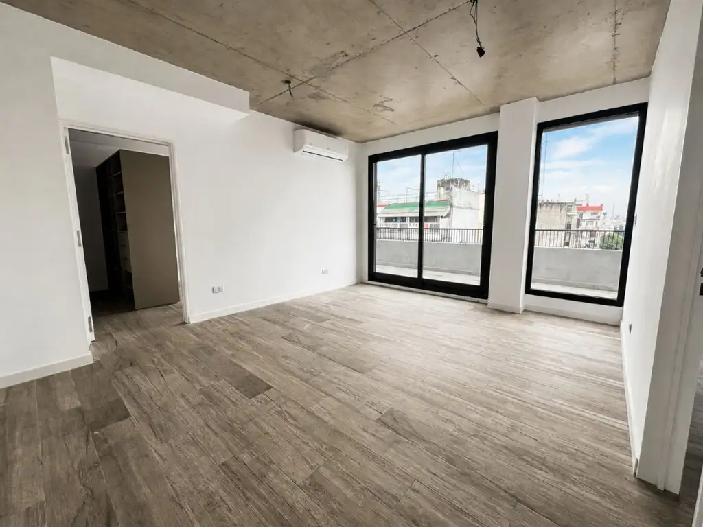 8th floor with terrace balcony