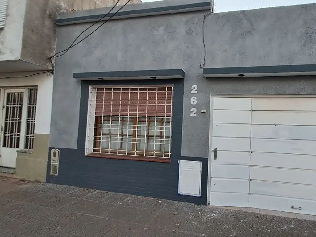 Casa 2 ambientes con cochera