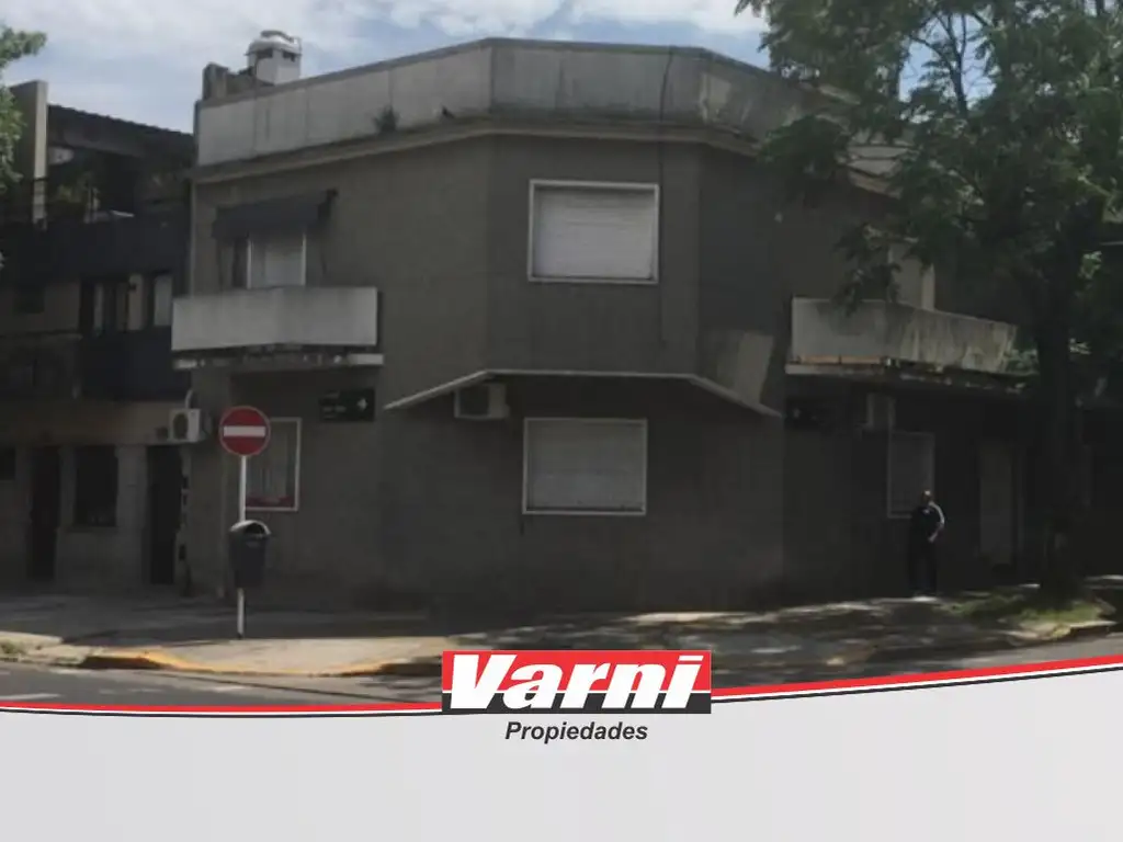 Ground-floor front unit with patio