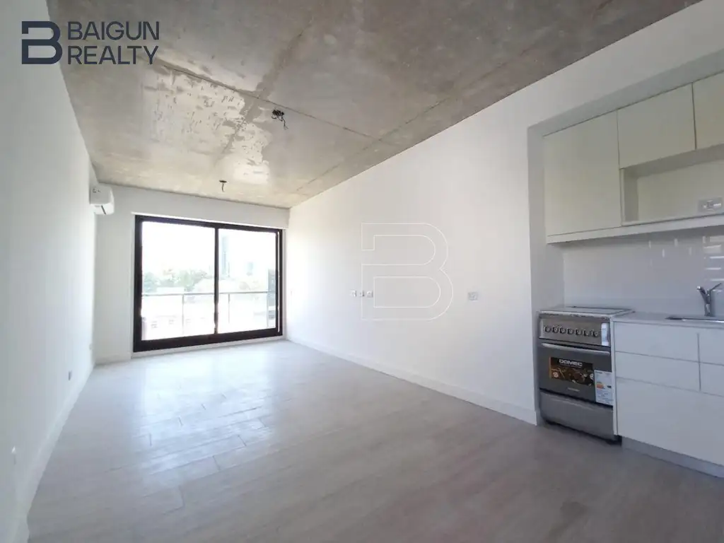 Studio no 6º andar com varanda