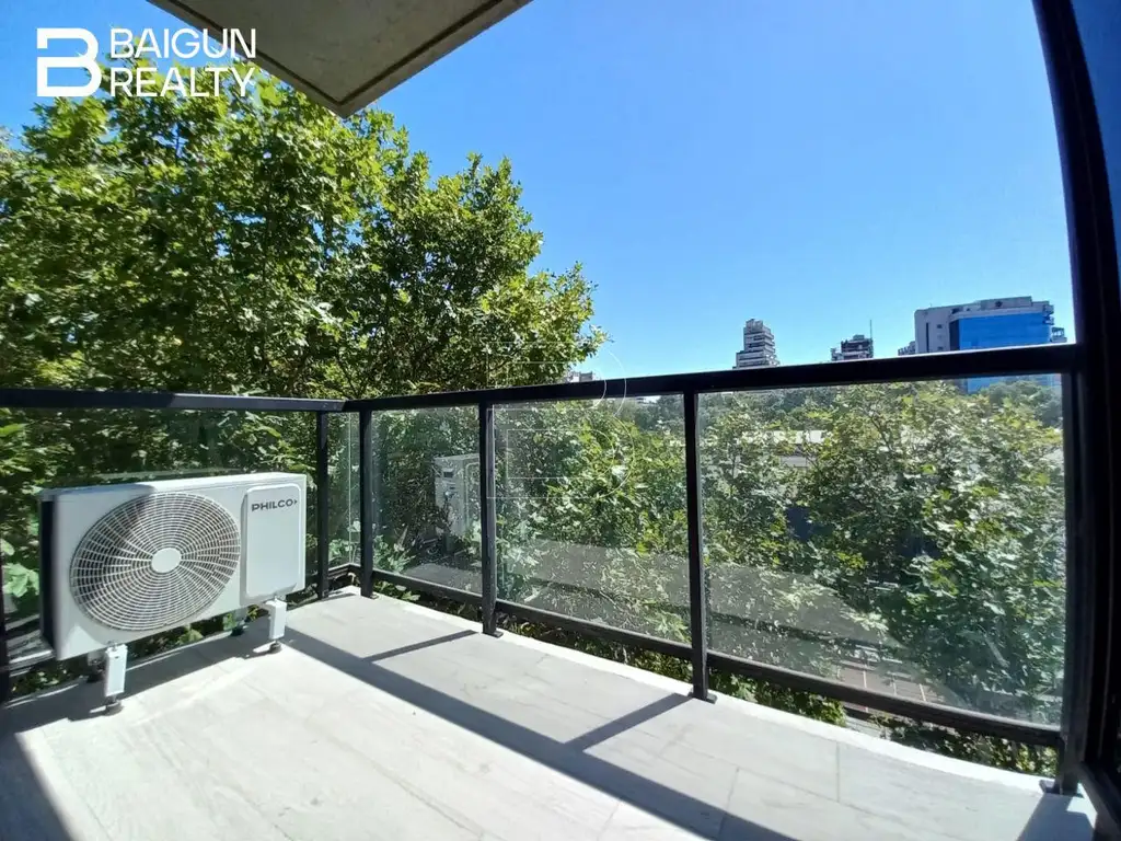 5th-floor studio with balcony
