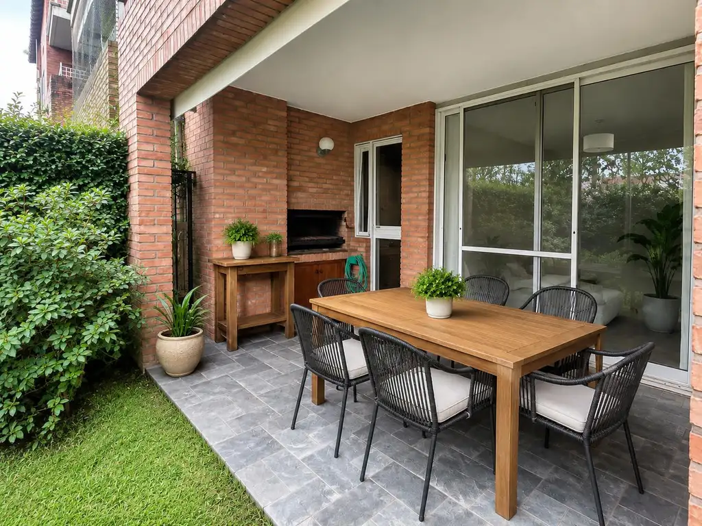 Ground floor with garden and grill