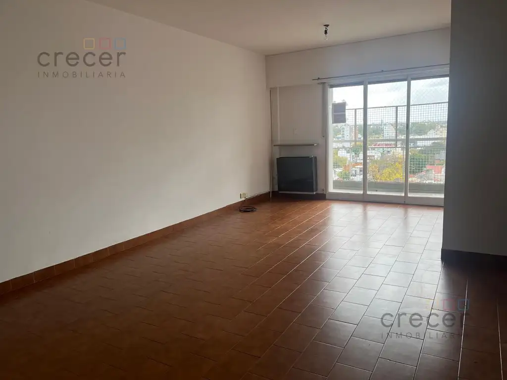 3 dormitorios, balcón y cochera