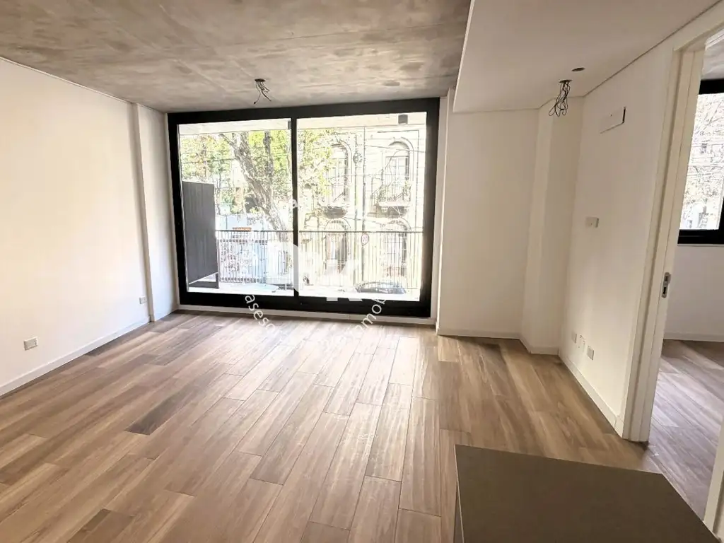 1BR with balcony and pool