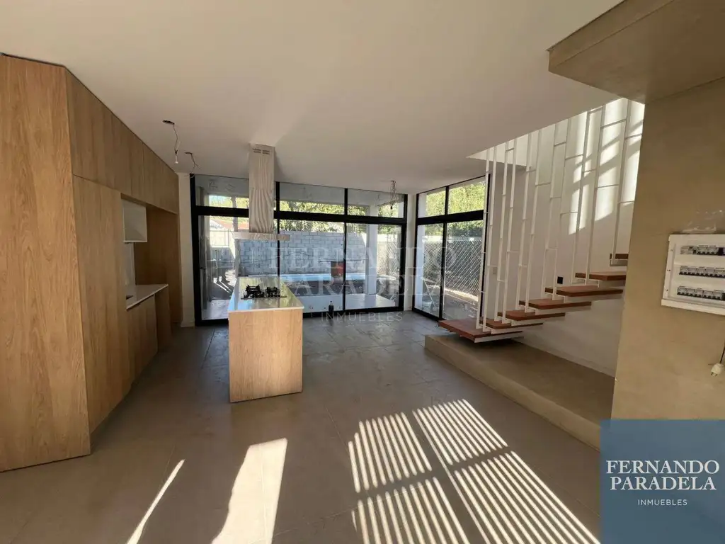House with pool and grill
