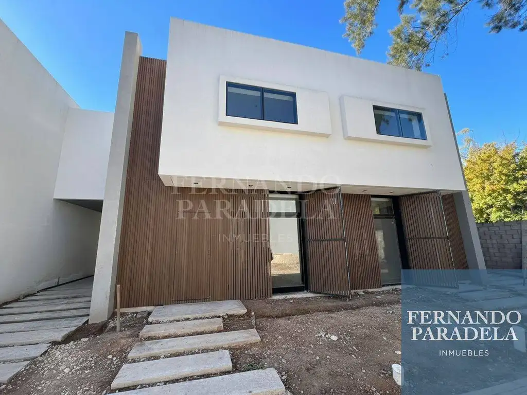 3-bedroom house with pool