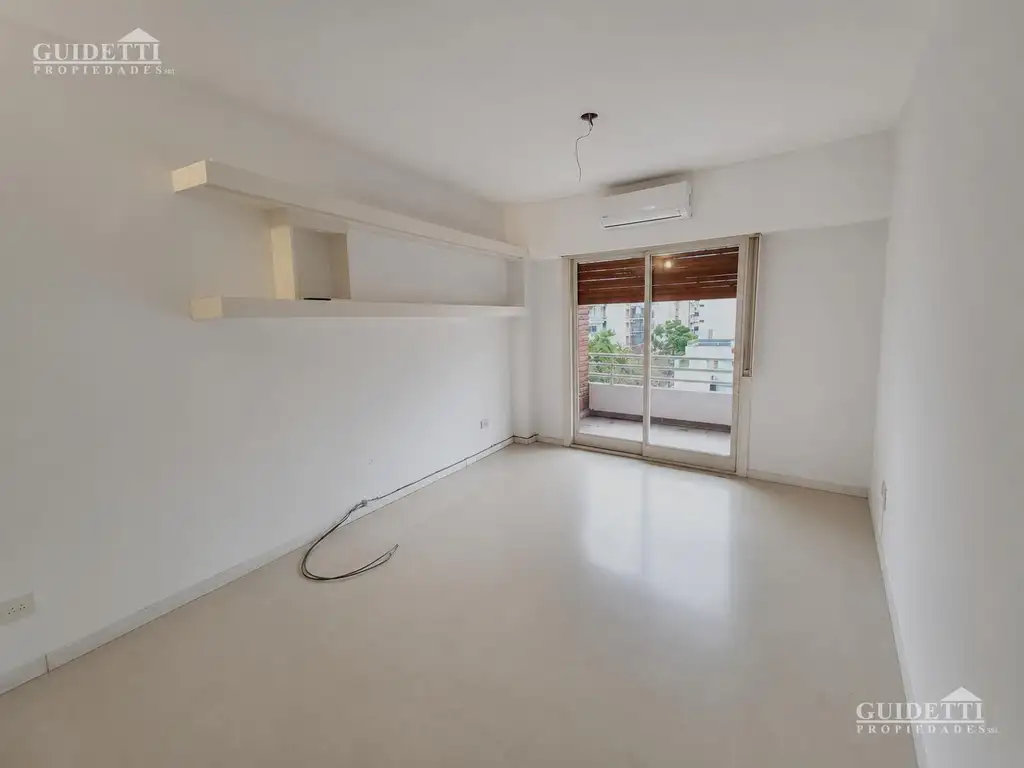 3 ambientes con cochera y balcón