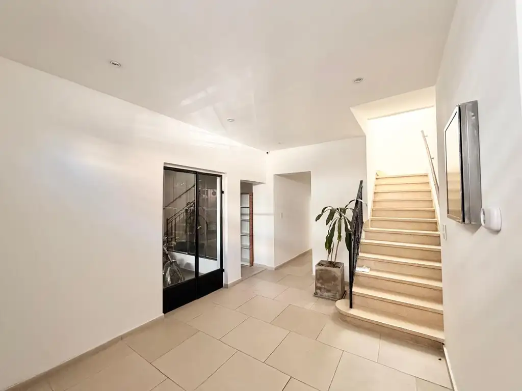 3-story house, quincho and suite
