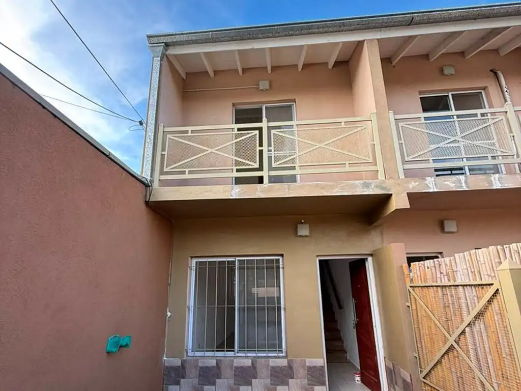 Duplex com pátio e churrasqueira